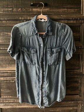 Denim like button down size XS